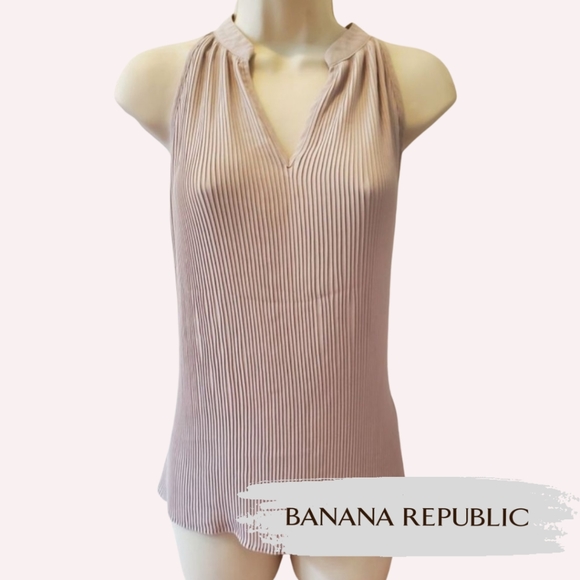 ๐3 for $25๐ Banana Republic Beige Flowy Accordion Pleated Top - Picture 1 of 8